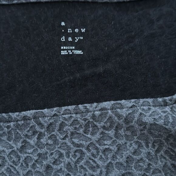 a new day gray textured stretch square front neckline long sleeve bodysuit. Med - Picture 8 of 10